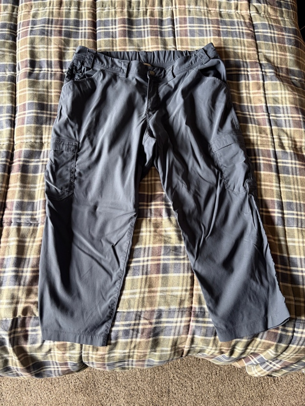 Duluth Trading Co Dry on the Fly capri pants. Size 16. Color - ink.